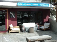 Dzardys Bar & Backpacker 