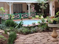 The Roost Guest Lodge 