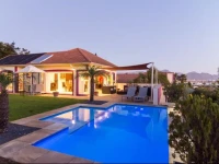 Pink Rose Guesthouse - For Men Only 