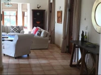 Spacious home amongst the winelands 