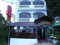 White House Guesthouse 