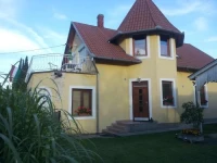 Hajas Familia Kiado Szobak 