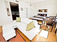 Hollywood View Apartment