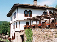 Parlapanova Guest House - Pool Access