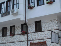 Tonis Guest House