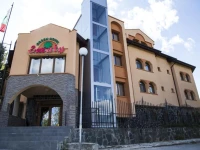 Hotel Emaly Green 