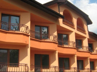 Hotel Emaly Green