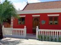 Red Cunucu Villa With Pool 