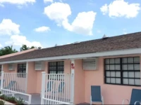 Colony Club Inn & Suites 