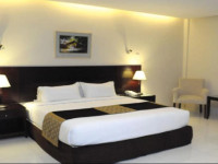 The Avenue Hotel &amp; Suites