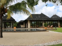 Colonial Villa On Golf Estate 