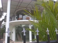 Mahinda Hotel and Restaurant 