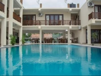 Sapphire Seas Beachfront Hotel 