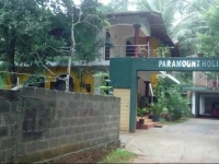 Paramount Holiday Inn 