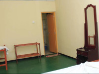 Lake Edge Holiday Inn