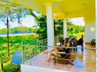 Lake View Hotel 