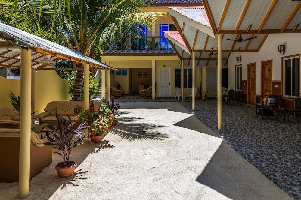 Relax Residence Thoddoo Maldives 