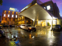 Avenue 64 Hotel