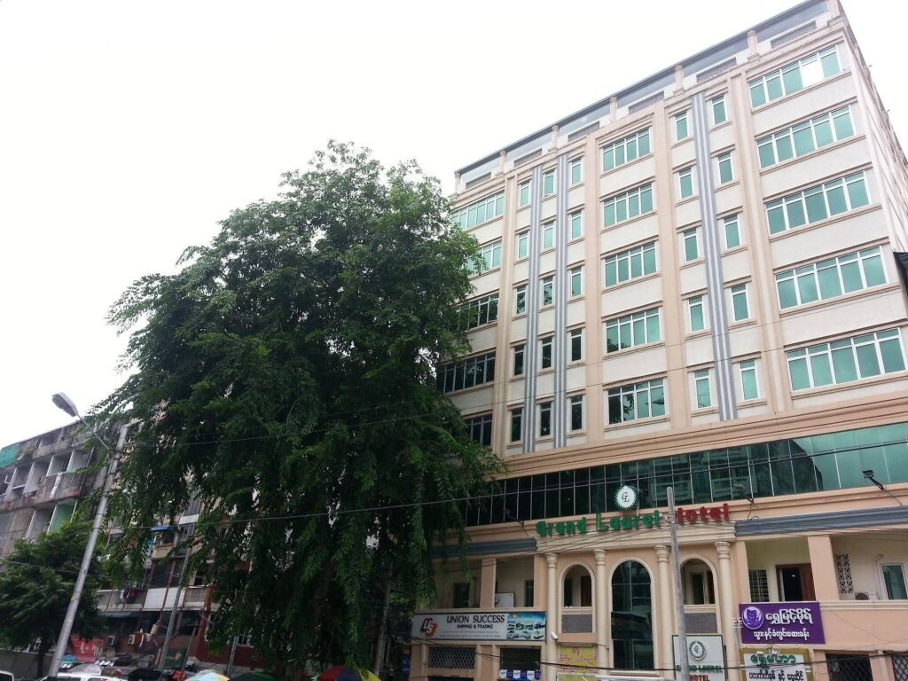 Grand Laurel Hotel 3*
