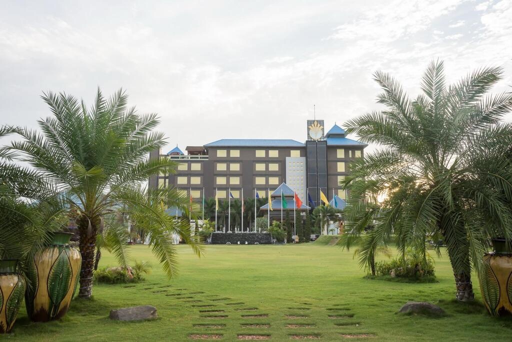 Hotel Shwe Pyi Thar 5*