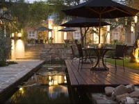 The Village Courtyard Suites & Executive Apartment 