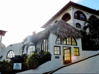 Casa Bahia Family Adventure & Surf Hotel 