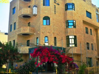 Retno Hotel