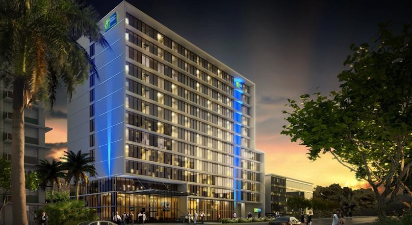Holiday Inn Express Panama 3*
