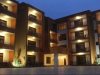 Garr Apartments 
