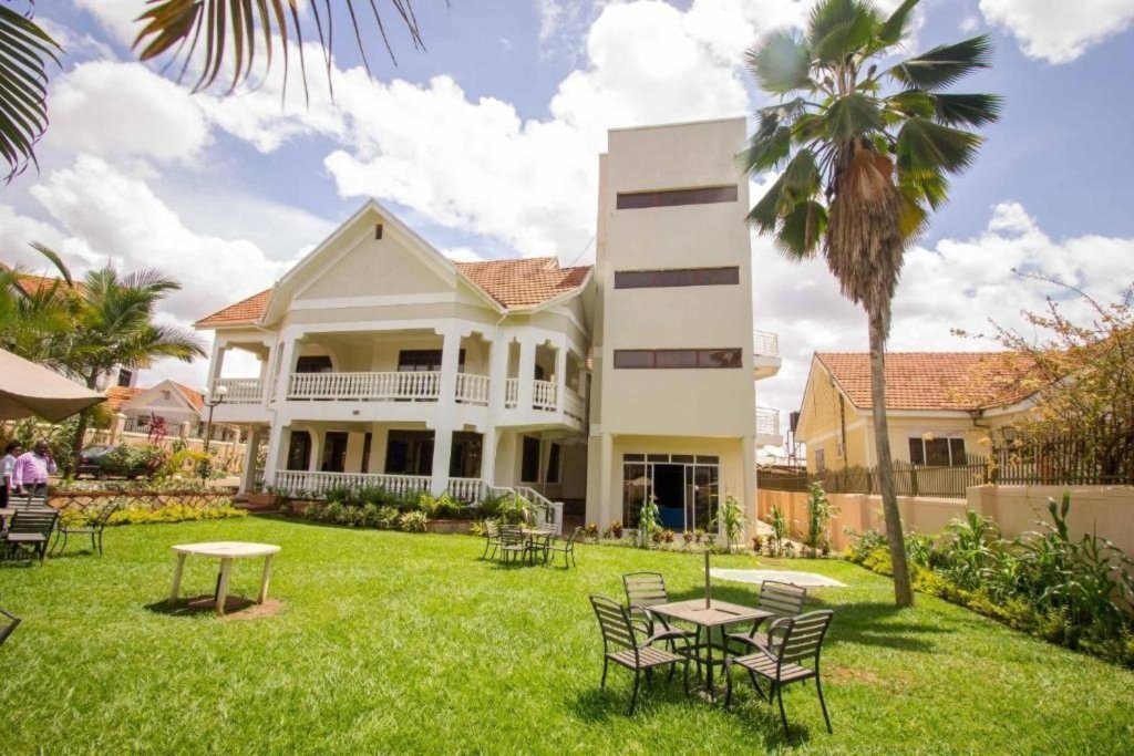 Tiptone Hotel 