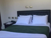 Bow Hotel B&B 