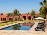 Squarebreak - Villa with a Tennis Court and a View 