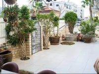 Beach Place Apartments 