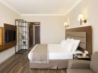 Golden Crown Hotel 