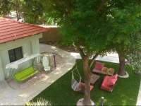 Nuriel Fruit & Guest House 