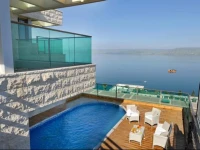 Royal Views 
