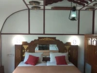 Nest riverland houseboat 