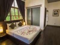 Adore Hotel 