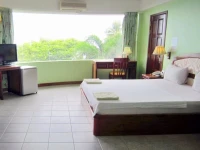 New Beach Hotel 