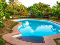 Distant Relatives Ecolodge & Backpackers