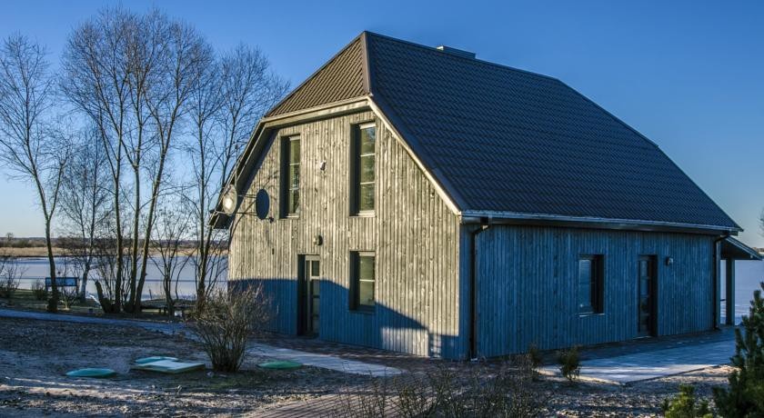 Vivaldi Lake House 