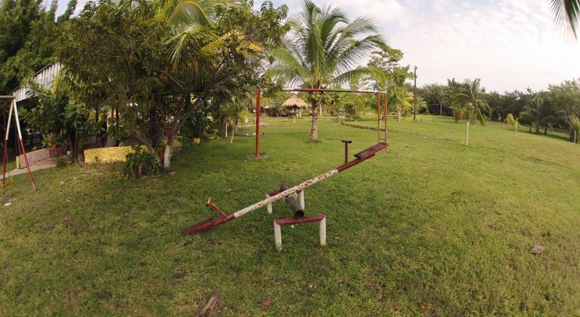 Rancho Alvarez & Hostal 