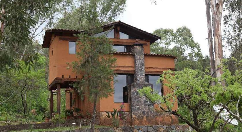 Villa Patzcuaro Garden Hotel & RV Park 
