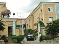 De-vine Plus Hotel & Suites 