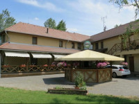 Guest House Meat Heads Pub