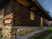 Drevenica pri kostole 