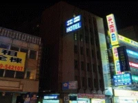 Golden Swallow Hotel 