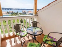 Five-Bedroom Holiday home with Sea View in Barbat 