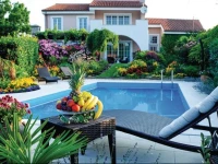 Three-Bedroom Holiday home Cavle with an Outdoor Swimming Pool 02 