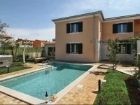 Strada Contesa 23 with Outdoor Swimmingpool Holiday Home 